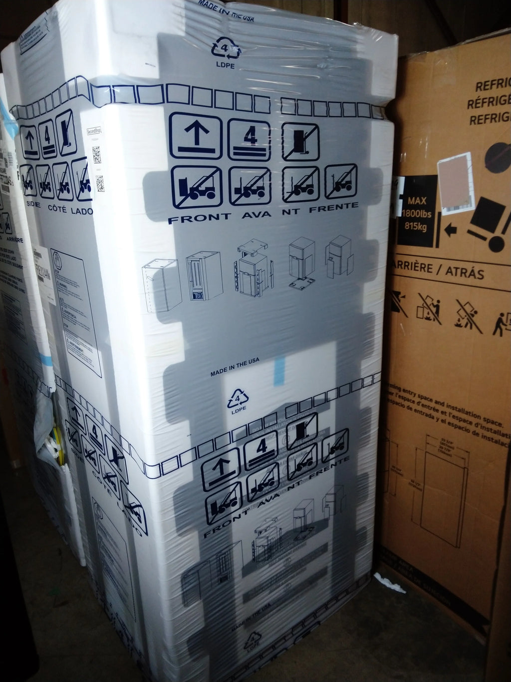 20 CU FT. Upright Freezer with Auto-Close Doors E359