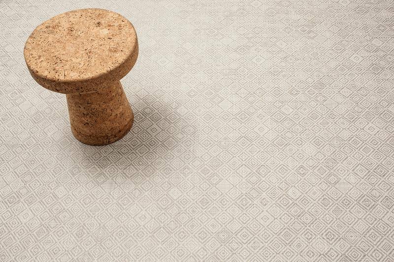White/Black Large Woven Floor Mat C254423