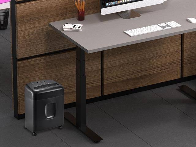 10-Sheet Crosscut Paper and Credit Card Shredder C307