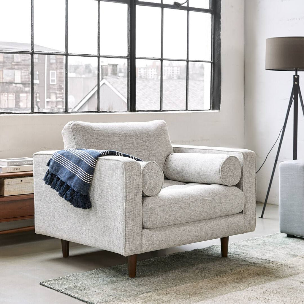 Ivory Tufted Chair with Bolsters C491