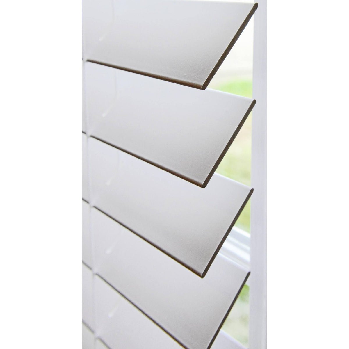 White Cordless Faux Wood Blind E646